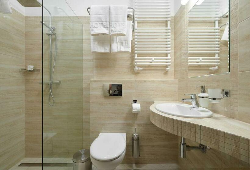 Номер Стандарт, Pałac Poledno