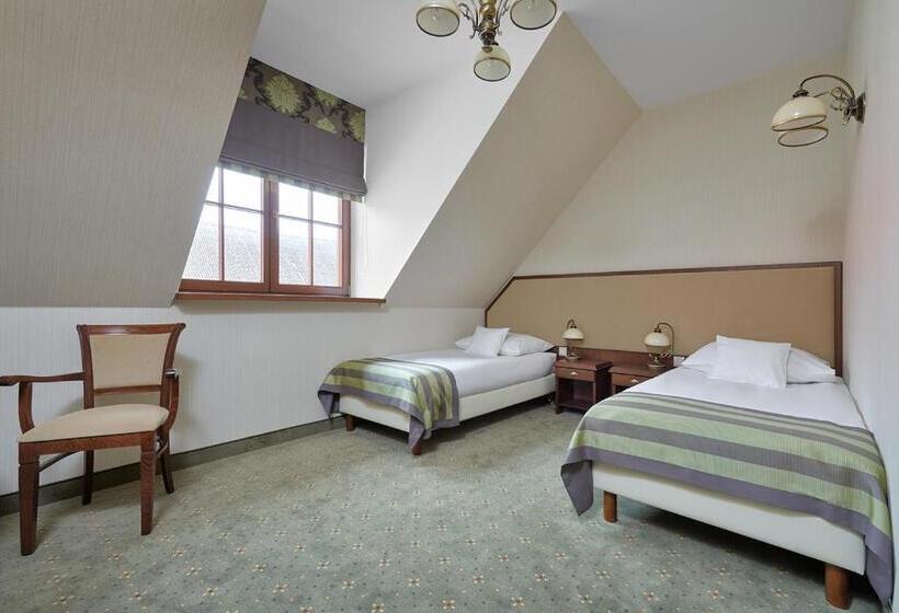 Номер Стандарт, Pałac Poledno