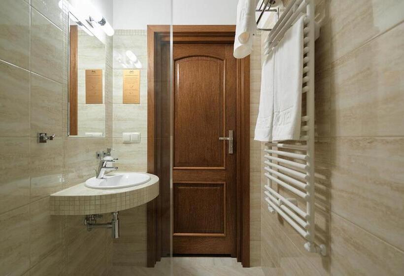 Номер Deluxe, Pałac Poledno