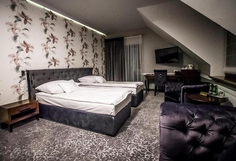 Номер Стандарт, Pałac Poledno