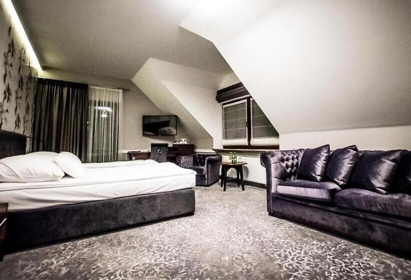 Номер Стандарт, Pałac Poledno