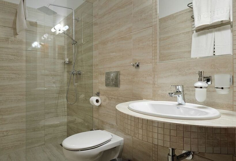 Номер Стандарт, Pałac Poledno