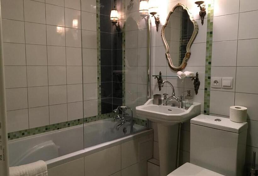 חדר סטנדרט, Presbytere