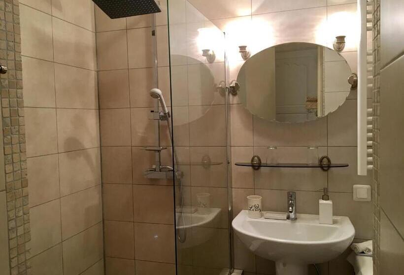 חדר סופריור, Presbytere