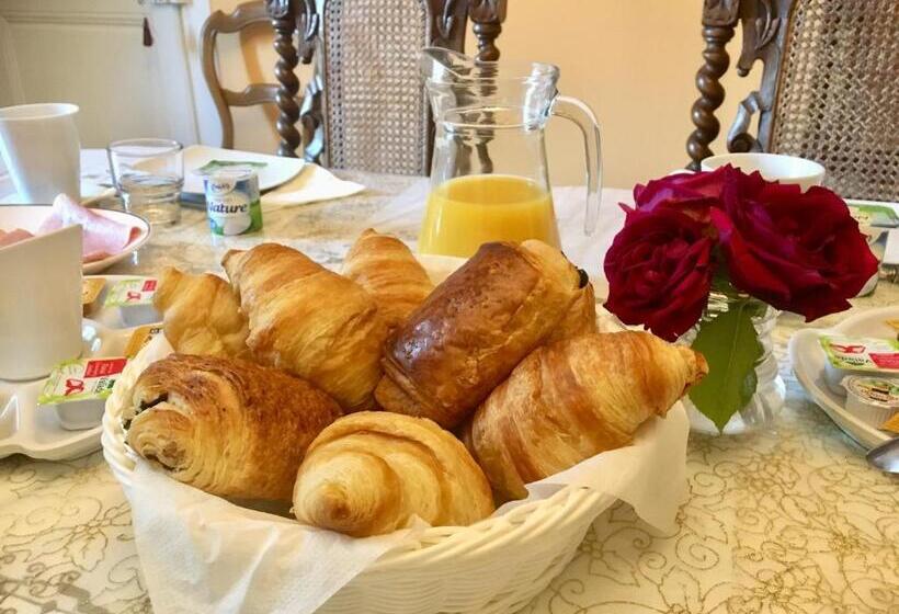 חדר סופריור, Presbytere