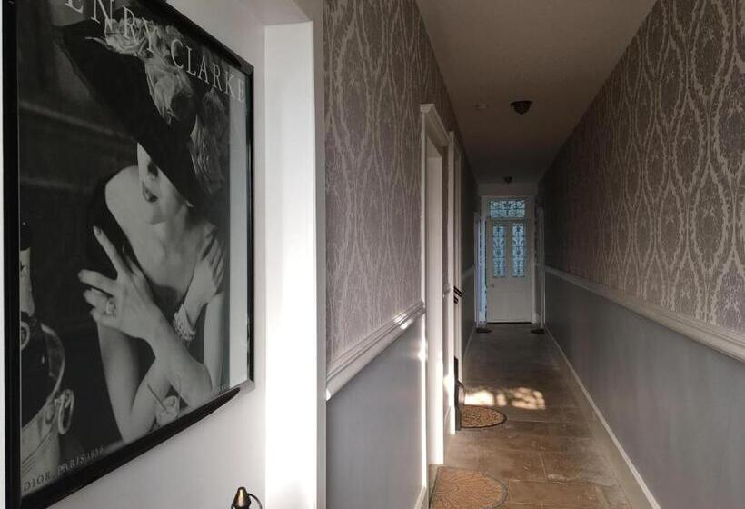 חדר סטנדרט, Presbytere