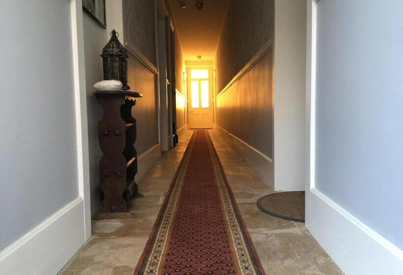 Апартаменты 2 Спальни, Presbytere