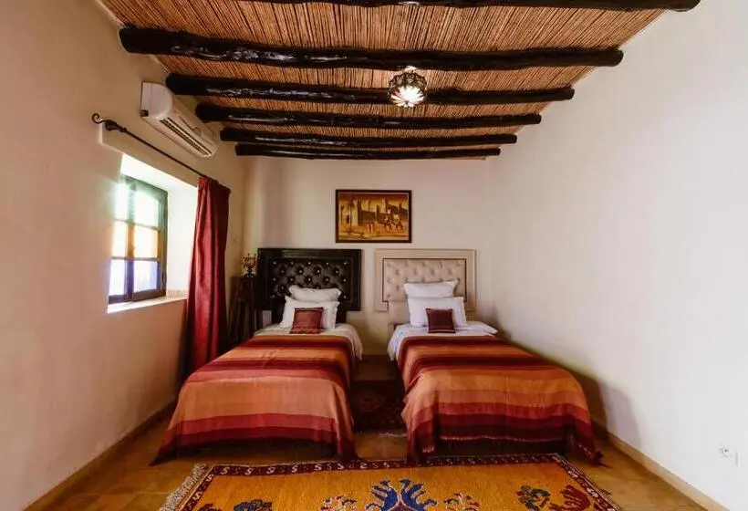 プールの見えるスタンダードトリプルルーム, Kasbah Alili