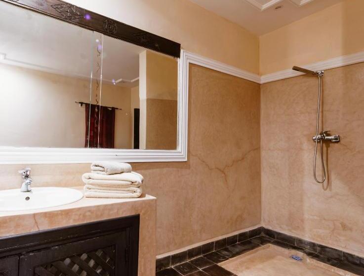 غرفة قياسية ثلاثية مطلة علي حمام السباحة, Kasbah Alili