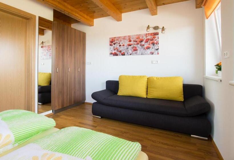 آپارتمان دوبلکس 1 خوابه, Schnatterhof