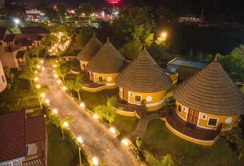 キングサイズベッドのデラックスルーム, Sun Hotel And Resort, Mount Abu
