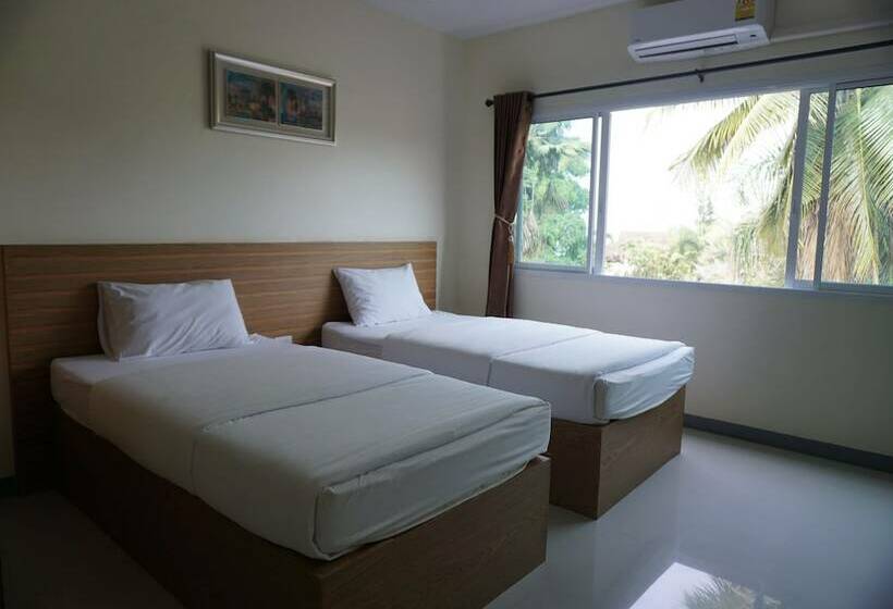 غرفة قياسية مطلّة علي النهر, Lew Residence