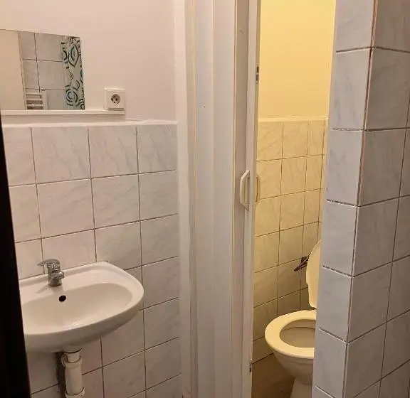 エコノミー4人部屋, Ostende