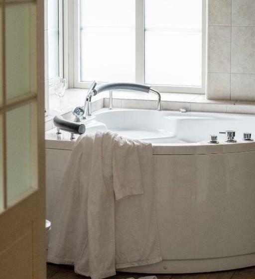 غرفة قياسية مزوَّدة بجاكوزي, Villa Hasselbacken