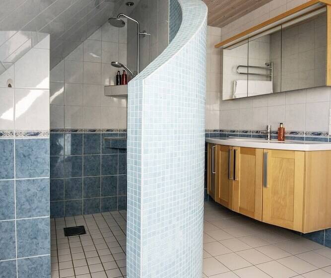 جناح عائلي, Villa Hasselbacken