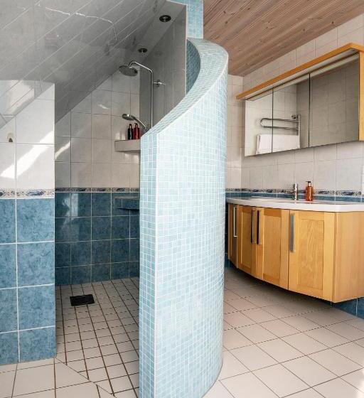 جناح عائلي, Villa Hasselbacken