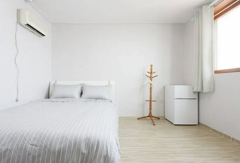 Chambre Basic Individuelle, B House