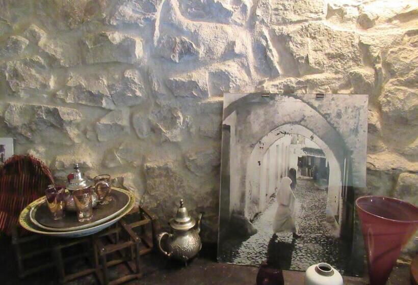 غرفة قياسية ثلاثية, La Ferme De La Condamine