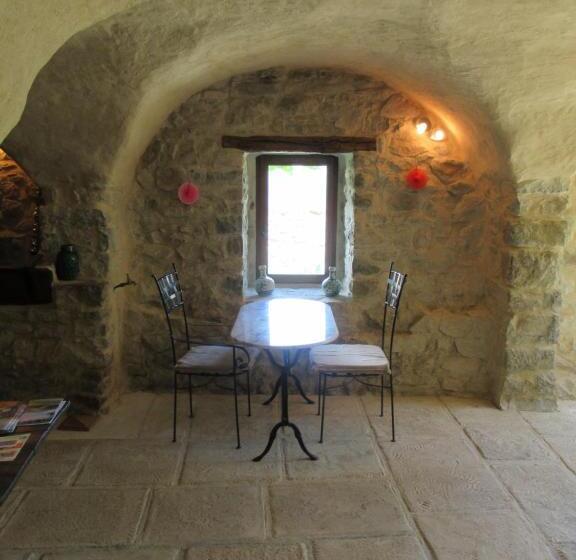 غرفة قياسية ثلاثية, La Ferme De La Condamine