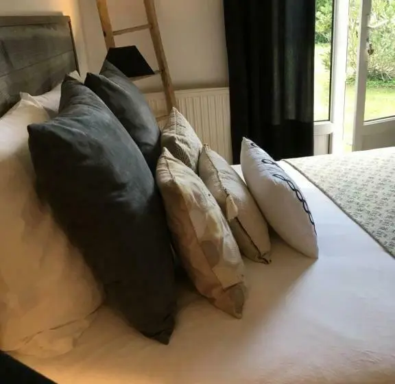 プールビュースタンダードルーム, La Maison Des Eaux Claires