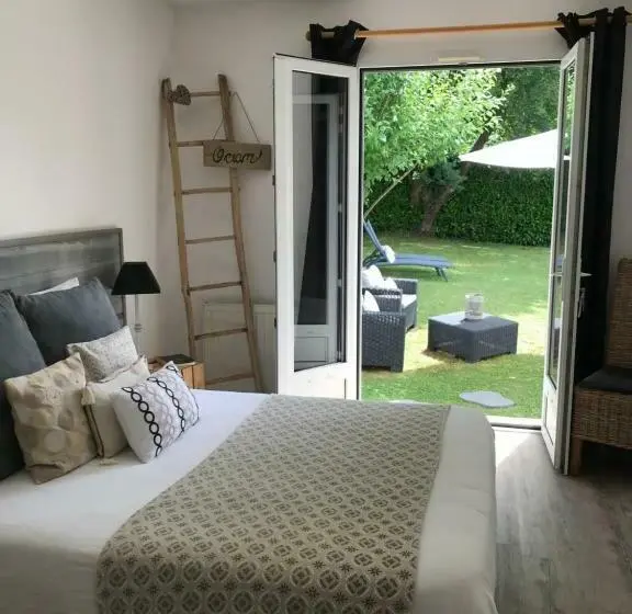 プールビュースタンダードルーム, La Maison Des Eaux Claires