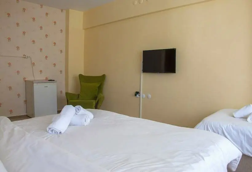 Quarto Economy Banheiro Compartilhado, Pause