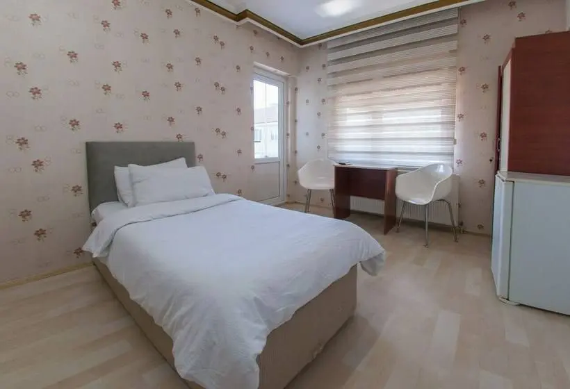 Quarto Economy Banheiro Compartilhado, Pause
