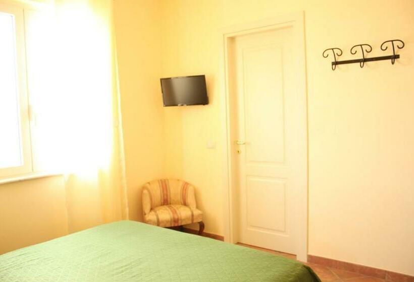 Номер Стандарт, B&b Il Falco E L'ulivo