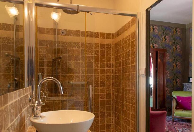 ガーデンビュースタンダードルーム, Château De Puichéric