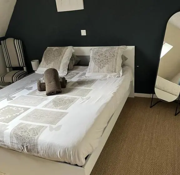 スタンダード5人部屋, Chambres D Hôte Du Domaine De La Reine Blanche