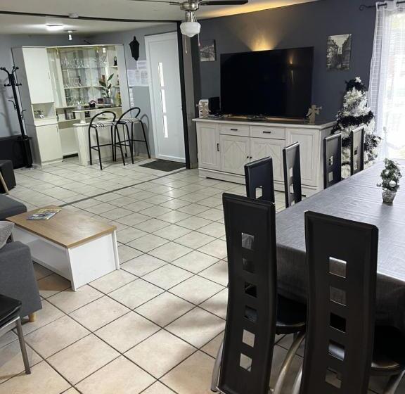 חדר סטנדרטי לחמישה אנשים, Chambres D Hôte Du Domaine De La Reine Blanche