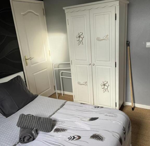 חדר סטנדרט לארבעה, Chambres D Hôte Du Domaine De La Reine Blanche