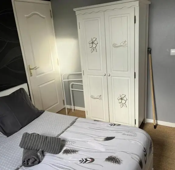 スタンダード４人部屋, Chambres D Hôte Du Domaine De La Reine Blanche