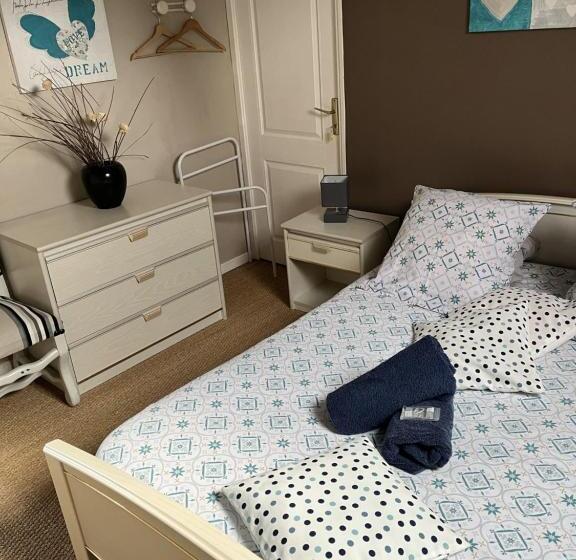 חדר סטנדרט לארבעה, Chambres D Hôte Du Domaine De La Reine Blanche