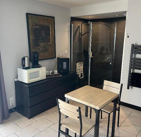 חדר סטנדרט, מיטת קינג, מותאם לאדם עם מוגבלויות, Chambres D Hôte Du Domaine De La Reine Blanche