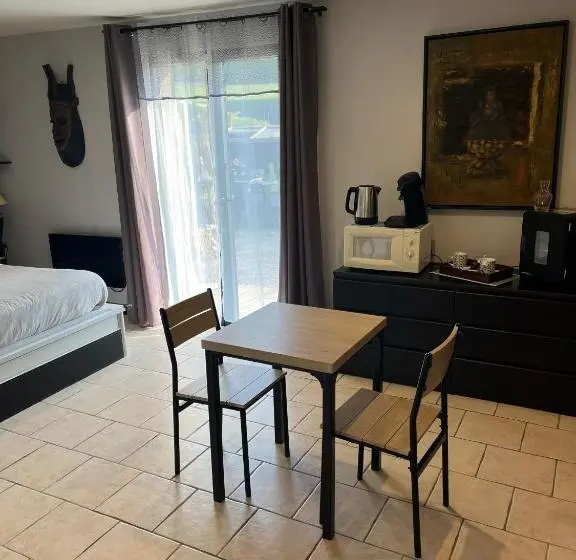 身障者適用キングサイズベッドルーム, Chambres D Hôte Du Domaine De La Reine Blanche