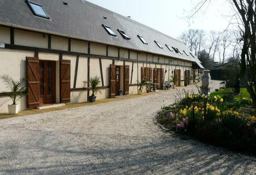 חדר סטנדרטי לחמישה אנשים, Chambres D Hôte Du Domaine De La Reine Blanche