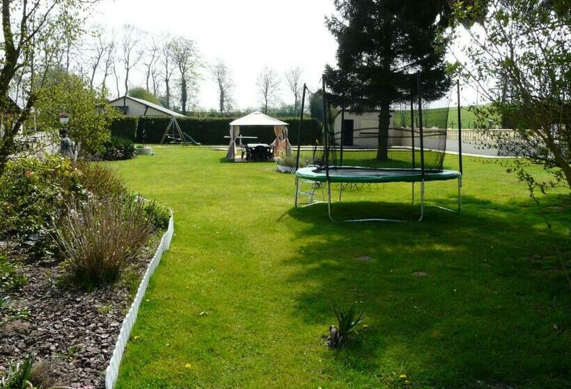 חדר סטנדרטי לחמישה אנשים, Chambres D Hôte Du Domaine De La Reine Blanche