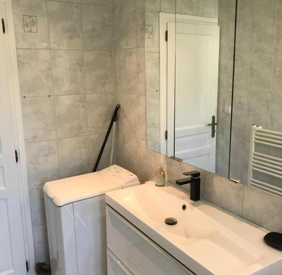 בית, 2 חדרי שינה, Chambres D Hôte Du Domaine De La Reine Blanche