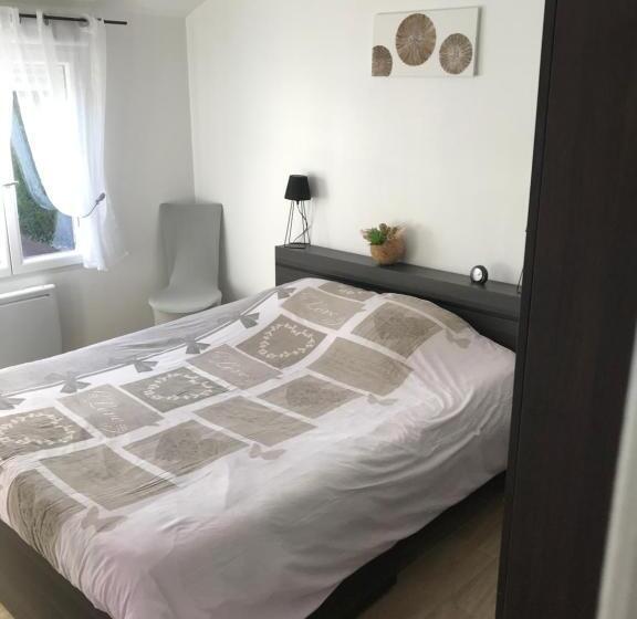 בית, 2 חדרי שינה, Chambres D Hôte Du Domaine De La Reine Blanche