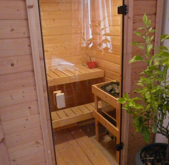 בית, 2 חדרי שינה, Chambres D Hôte Du Domaine De La Reine Blanche