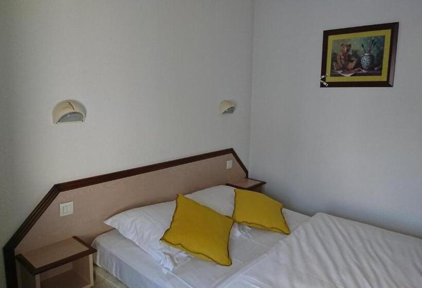 Номер Стандарт, Les Deux Porches