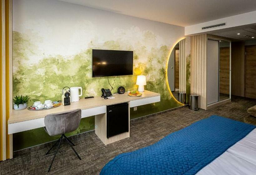 Suite with lake view, Nádas Tó Park