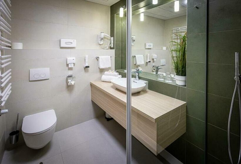 Suite with lake view, Nádas Tó Park