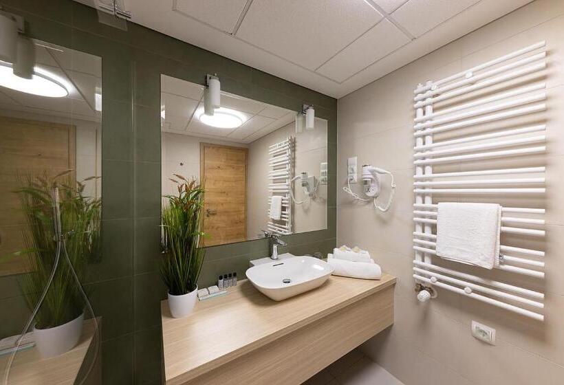 Suite with lake view, Nádas Tó Park