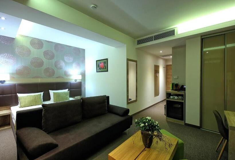 Suite with lake view, Nádas Tó Park