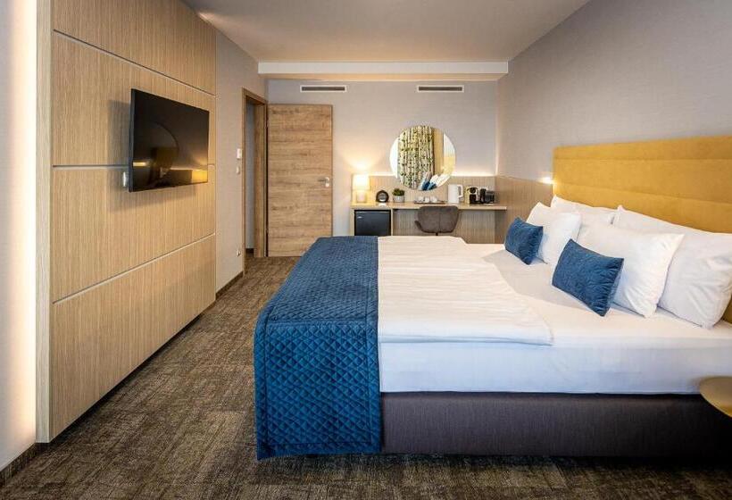 חדר משפתחתי סופריור, Nádas Tó Park