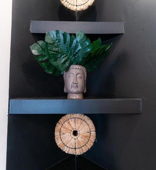 スタンダードスタジオ, Morf Suites