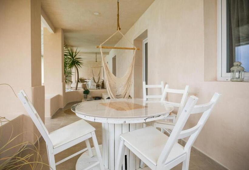 Swim-up suite, Morf Suites