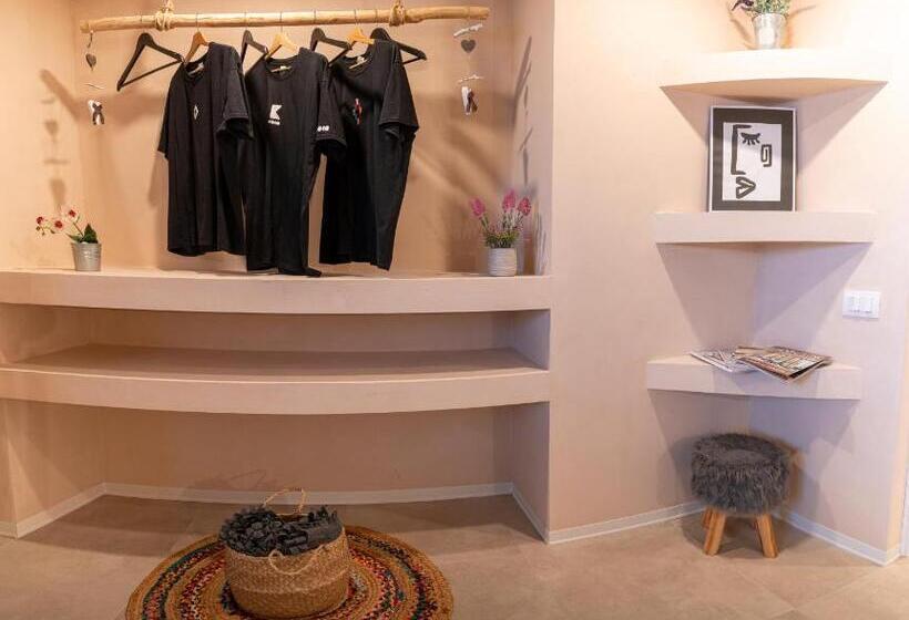 スタンダードスタジオ, Morf Suites